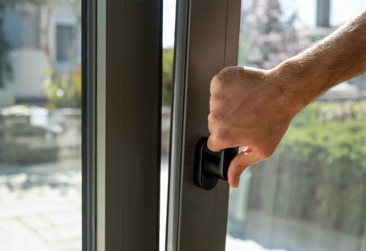 Tilt and turn window