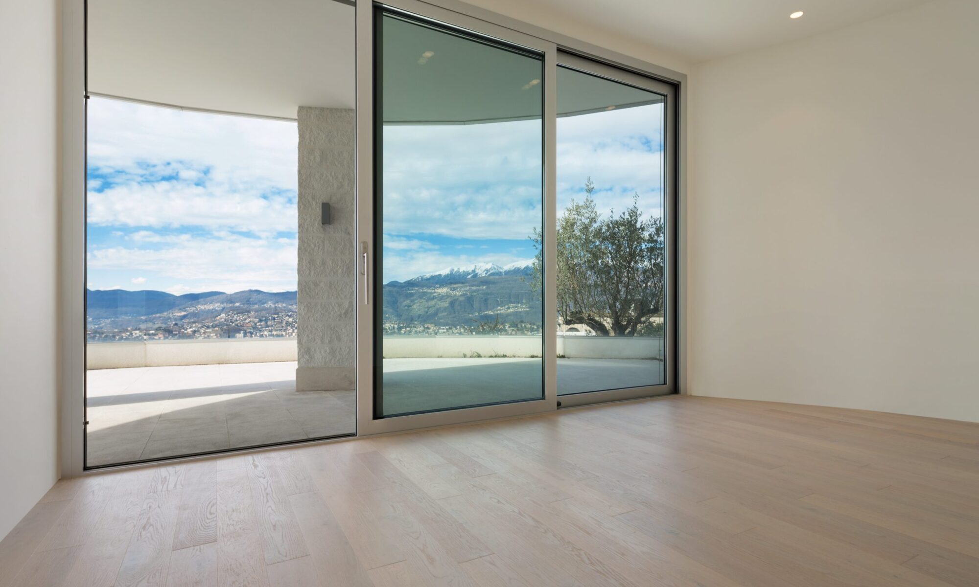 Tips to choose the Aluminum sliding door for your Balcony